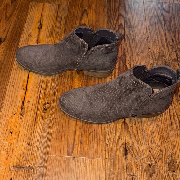 Universal Thread booties - Picture 3 of 4